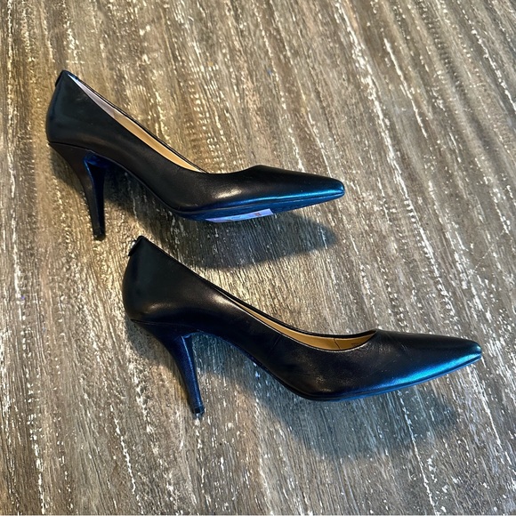 Women's Michael Kors Dorothy Leather Pump Heel Shoes Black, 7M - Picture 2 of 7